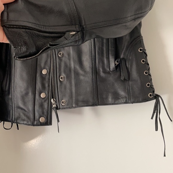 Street & Steel Women’s Leather Motorcycle Jacket - Picture 7 of 8